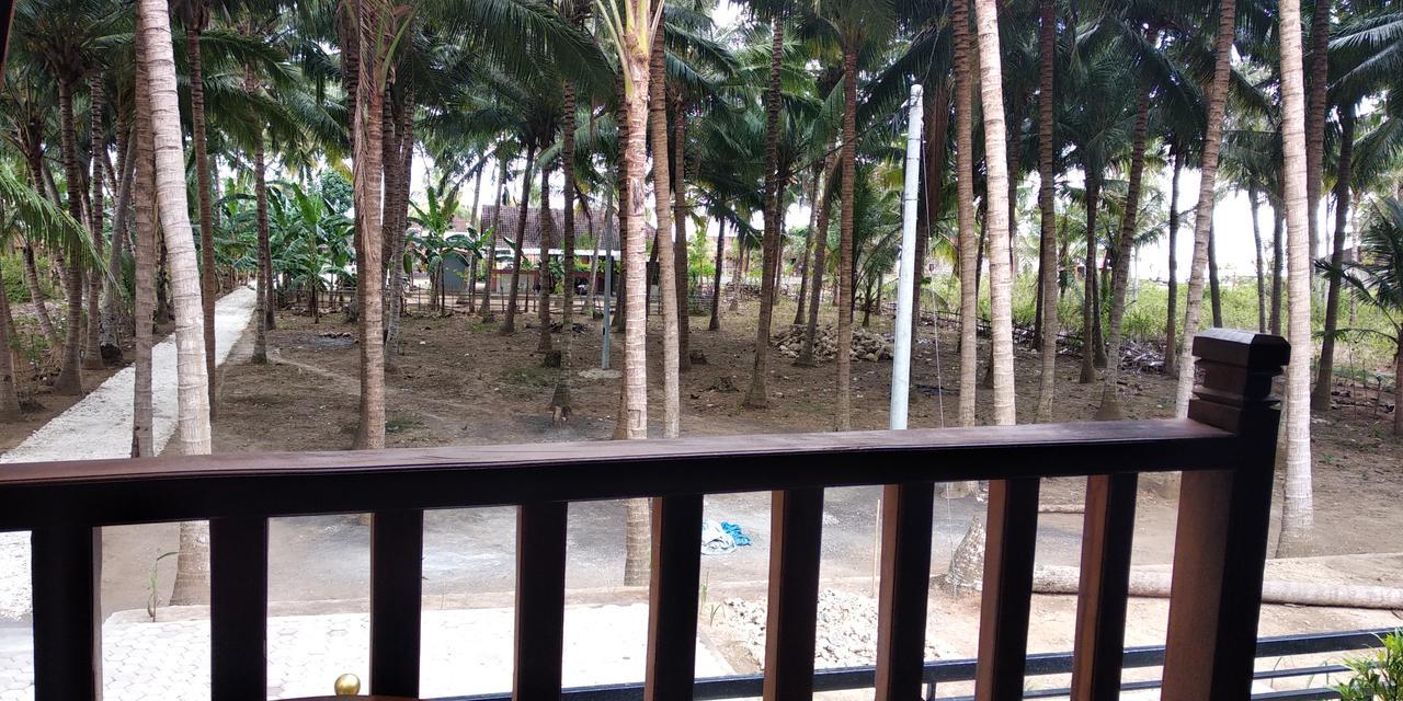 Coconut Hill Cottage Batununggul Exterior foto